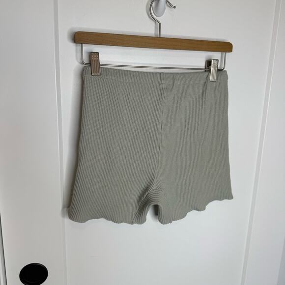 SKIMS Waffle Knit Boy Shorts Stretch Button Front High Waisted Talc Size Medium - Picture 6 of 6